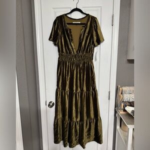 Taylor Shimmering Velour Olive Maxi Dress M